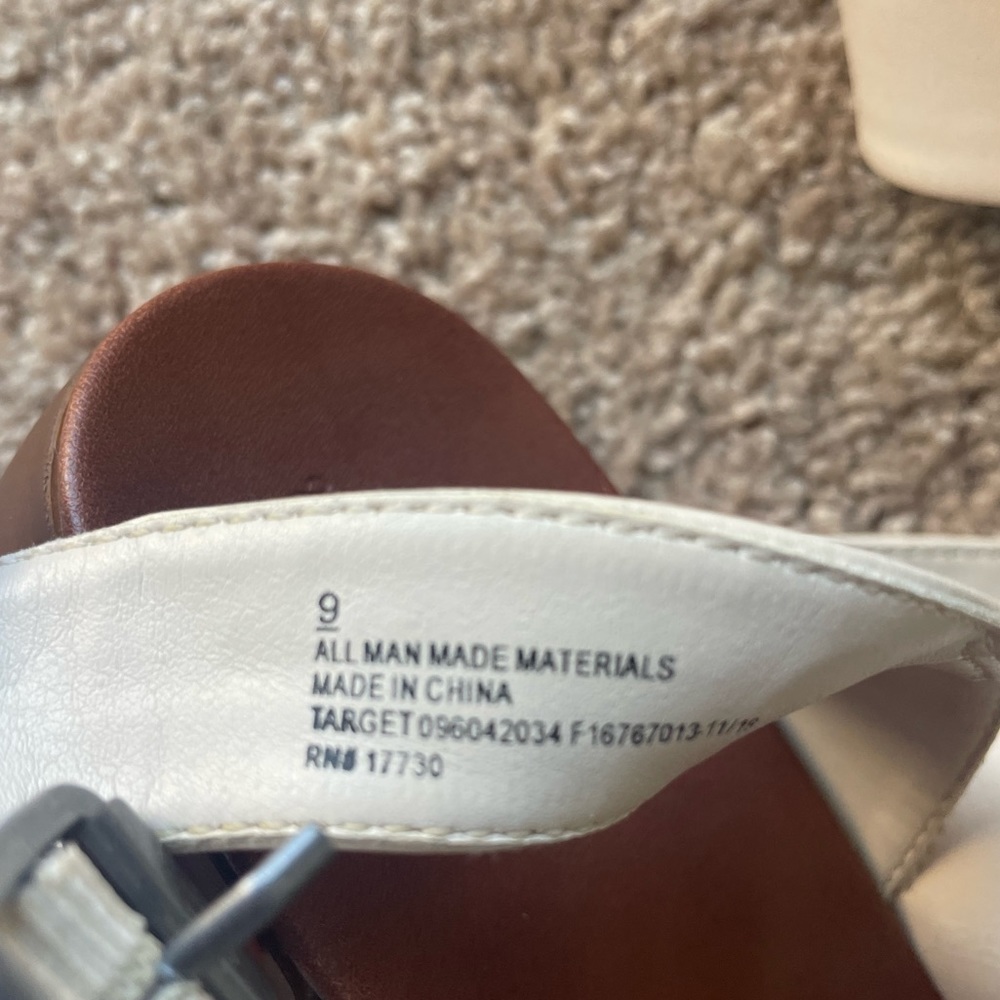 Universal Thread White Platform Sandals - Picture 4 of 5